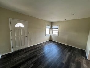 8206 Wheatland Ave in Los Angeles, CA - Building Photo - Building Photo