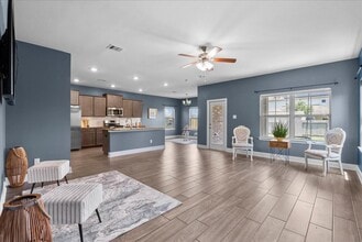 4207 W Bayou Maison Cir in Dickinson, TX - Building Photo - Building Photo