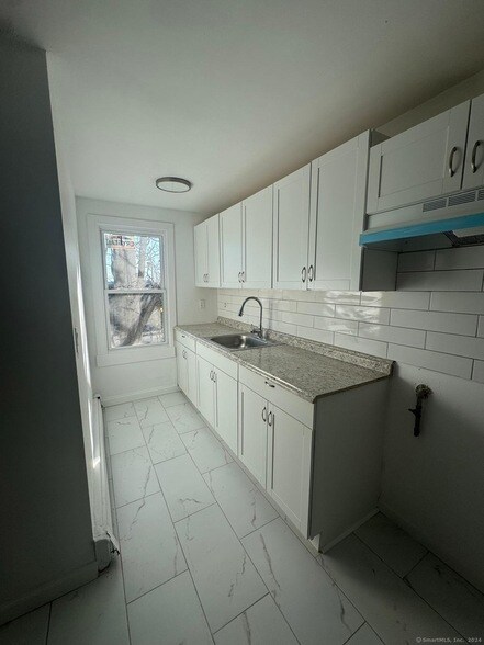 980 Pembroke St, Unit 2L in Bridgeport, CT - Building Photo