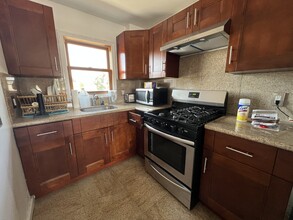4304 Newtown Rd in Astoria, NY - Foto de edificio - Building Photo