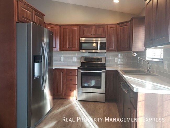 Lovely 4 Bed 2 Bath Home with a Huge Deck and Massive Fenced-in Yard in Sioux Falls, SD - Building Photo - Building Photo