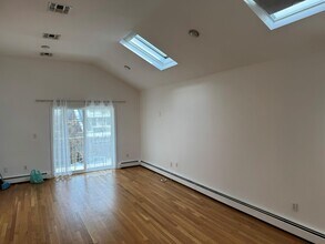 535 Minnieford Ave-Unit -2nd floor in Bronx, NY - Building Photo - Building Photo