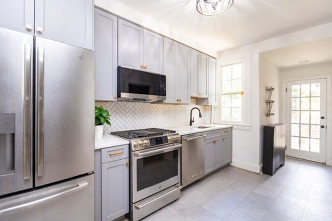 property at 3410 Oakenshaw Pl