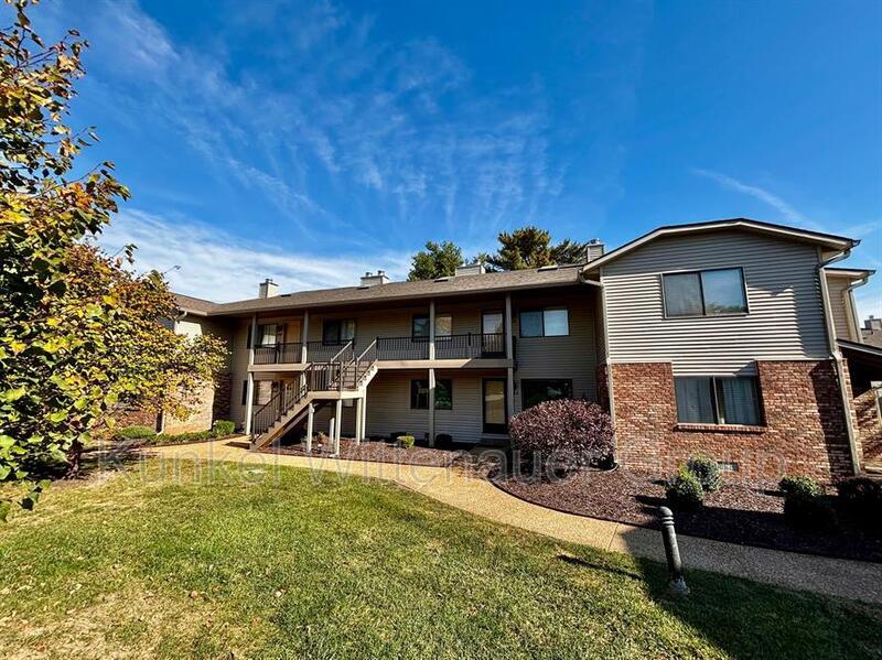244 Eagle Ridge in O'Fallon, IL - Foto de edificio
