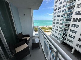 6969 Collins Ave in Miami, FL - Building Photo