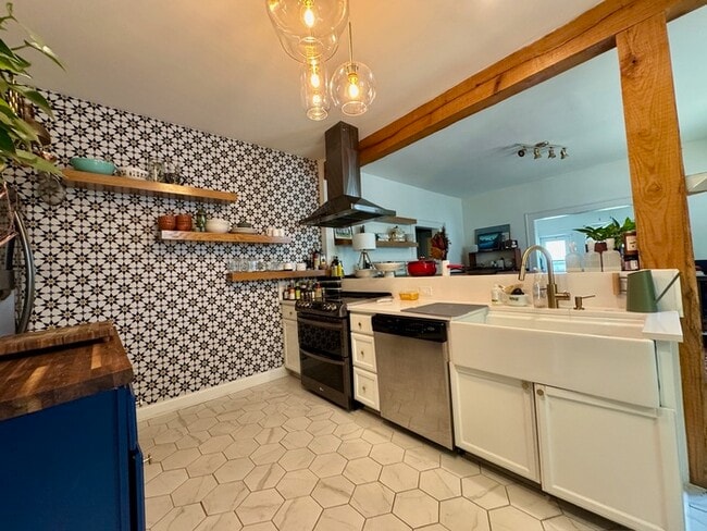 property at 219 Camden St