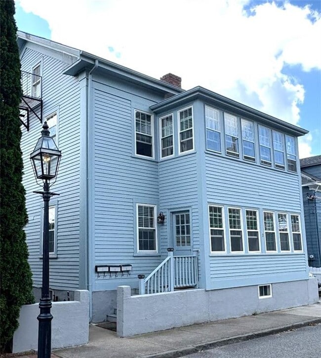 8 Bridge St in Newport, RI - Building Photo - Building Photo