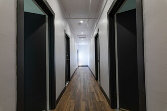 Modern Studios in Koreatown in Los Angeles, CA - Foto de edificio - Interior Photo