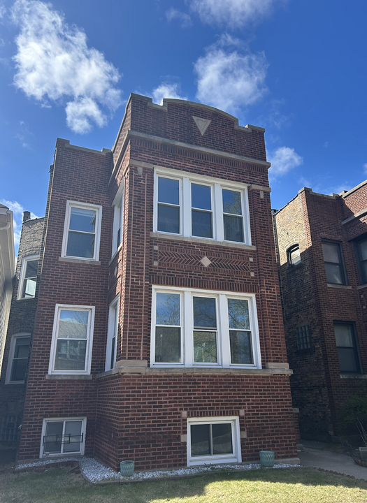 1535 W Granville Ave, Unit #2 in Chicago, IL - Building Photo