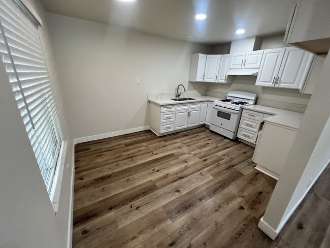 12045 Orange St in Norwalk, CA - Foto de edificio - Building Photo
