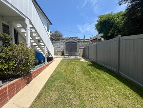 908 8th St, Unit B in Hermosa Beach, CA - Foto de edificio - Building Photo