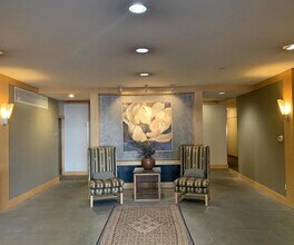 720 Queen Anne Ave N, Unit 209 in Seattle, WA - Foto de edificio - Building Photo