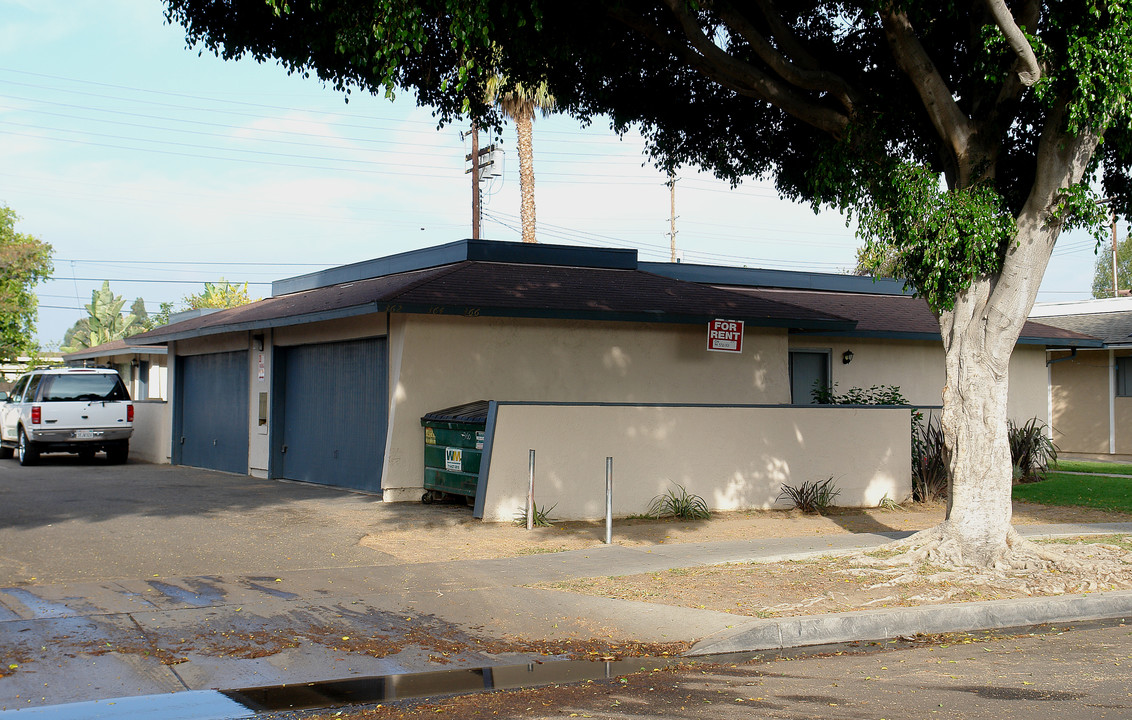 360 N Oak St in Orange, CA - Building Photo