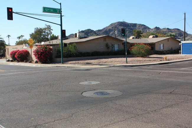 9402 N 12th St-Unit -2 in Phoenix, AZ - Building Photo - Building Photo