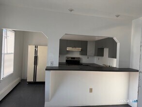 13 Jefferson Ave in New London, CT - Building Photo - Building Photo