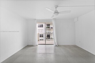 10000 W Bay Harbor Dr, Unit 504 in Bay Harbor Islands, FL - Foto de edificio - Building Photo