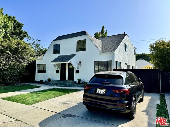 540 Huntley Dr in West Hollywood, CA - Building Photo - Building Photo