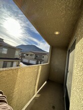 85 Falcon Feather Way in Henderson, NV - Building Photo - Building Photo