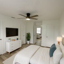 5201 Wallis Rd West Palm Beach, FL 33415 in West Palm Beach, FL - Foto de edificio - Building Photo