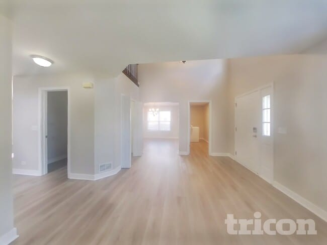 220 Winding Canyon Way in Algonquin, IL - Building Photo - Building Photo