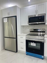 2801 N 34th Ave in Hollywood, FL - Building Photo - Building Photo