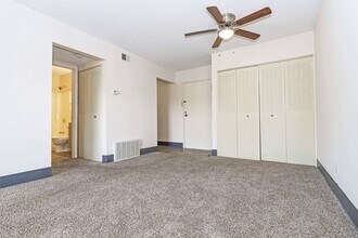 319 Blair Ct in Louisville, KY - Building Photo - Building Photo