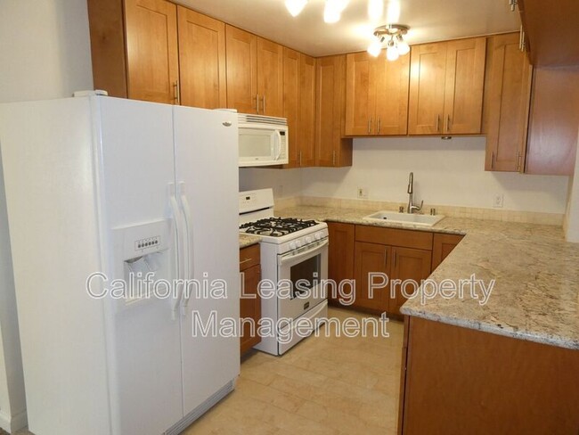 26751 Whispering Leaves Dr in Santa Clarita, CA - Building Photo - Building Photo