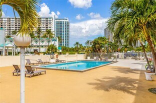 1780 79th Street Causeway in North Bay Village, FL - Building Photo
