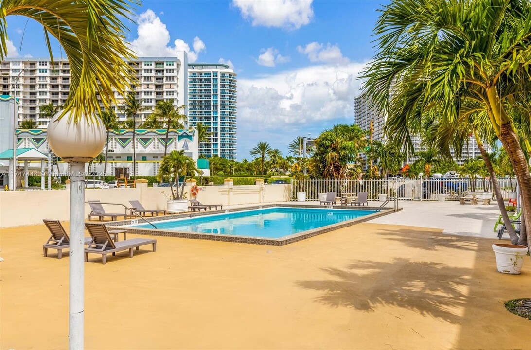 1780 79th Street Causeway in North Bay Village, FL - Building Photo