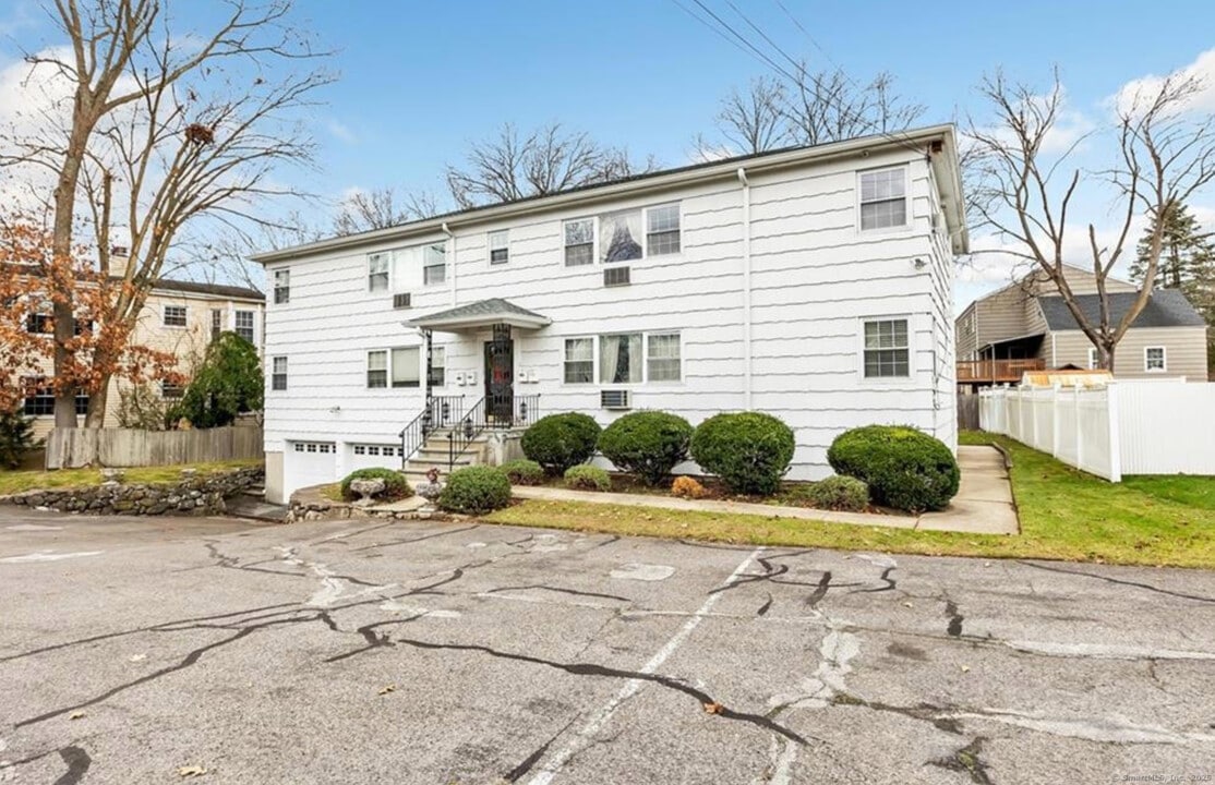 1260 Hope St in Stamford, CT - Building Photo