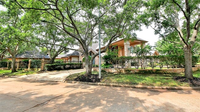 property at 19823 Sunbridge Ln
