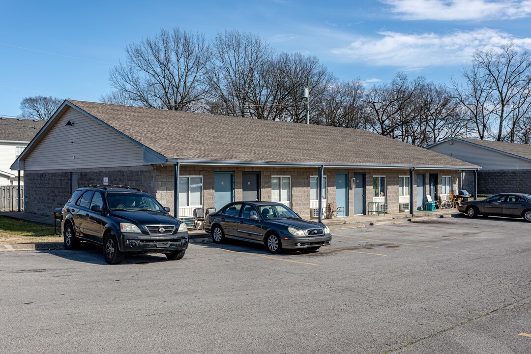 5055 Murfreesboro Rd in La Vergne, TN - Building Photo