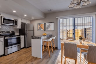 Somerford Square Apartments in Lancaster, OH - Foto de edificio - Building Photo