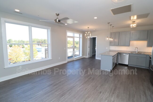 145 S Main St in Fuquay Varina, NC - Foto de edificio - Building Photo