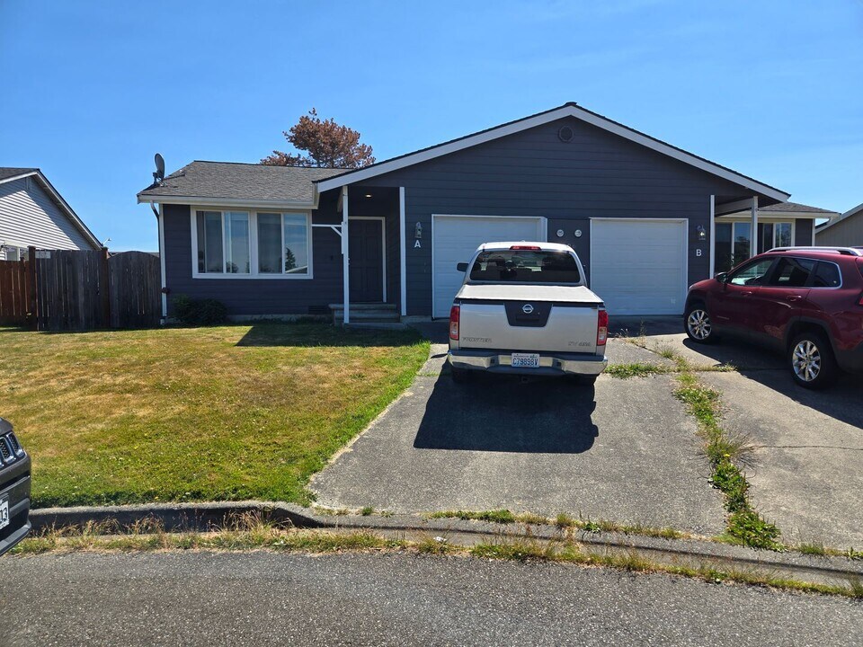 906 S 22nd Ct in Mount Vernon, WA - Building Photo