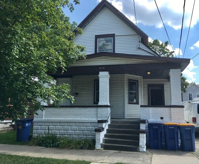 property at 652 Chatham St NW