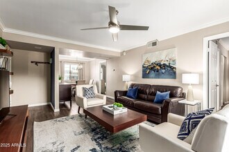 8256 E Arabian Trail in Scottsdale, AZ - Building Photo - Building Photo