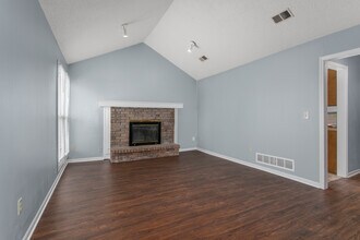 402 NE Independence Ave in Lee's Summit, MO - Building Photo - Building Photo