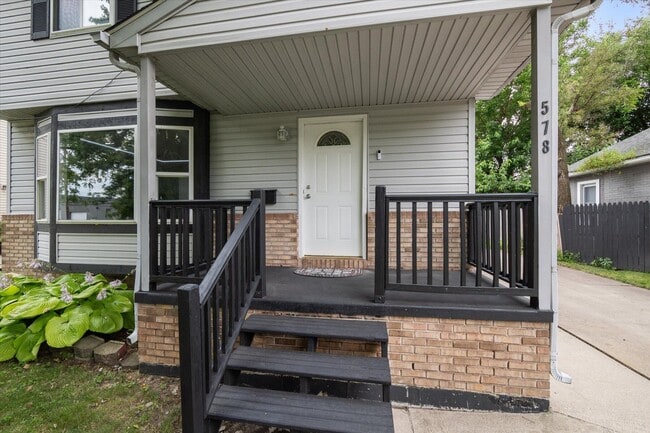 578 E Mahan Ave in Hazel Park, MI - Building Photo - Building Photo