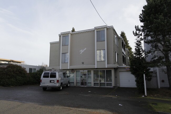 Tiara Apartments in Seattle, WA - Foto de edificio - Building Photo