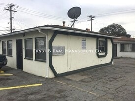 13812 S Avalon Blvd in Los Angeles, CA - Building Photo