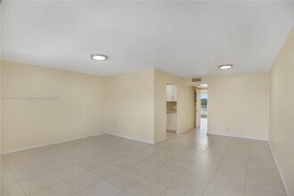 13250 SW 4th Ct in Pembroke Pines, FL - Foto de edificio - Building Photo