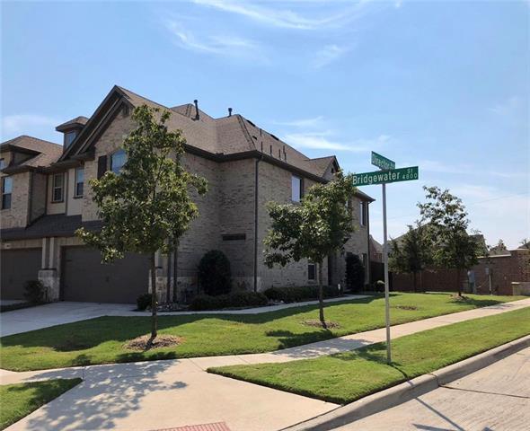 4800 Bridgewater St in Plano, TX - Foto de edificio