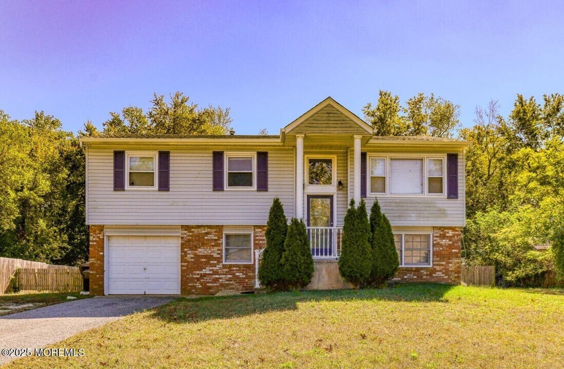 204 Mill Creek Dr in Berkeley Township, NJ - Building Photo