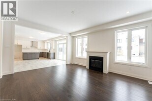 5 Mayflower Gdn in Adjala-Tosorontio, ON - Building Photo