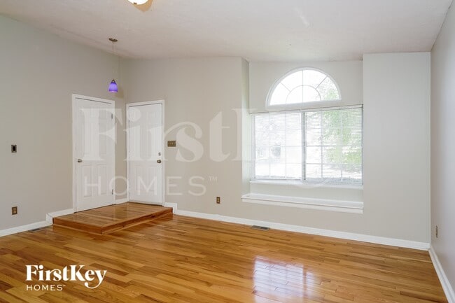 5821 Buck Rill Dr in Indianapolis, IN - Building Photo - Building Photo