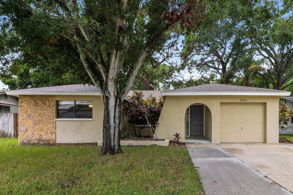 2030 62nd St N in Clearwater, FL - Building Photo