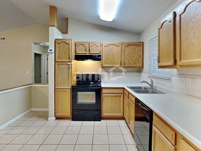 1567 Wildbrook Ct in Amelia, OH - Foto de edificio - Building Photo