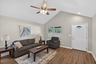 830 Cypress Ln in Cottonwood Shores, TX - Building Photo - Building Photo