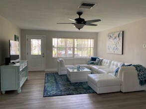 13826 Antigua Dr in Seminole, FL - Building Photo - Building Photo